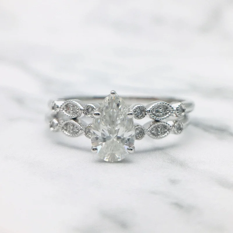 stackable engagement rings -18k Pear Cut Diamond Vintage Design Engagement Ring