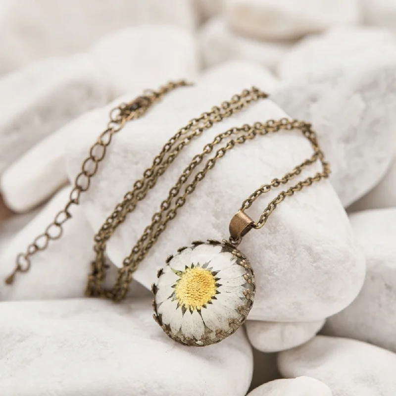 simple necklaces for women -Botanical Dreamer Daisy Necklace